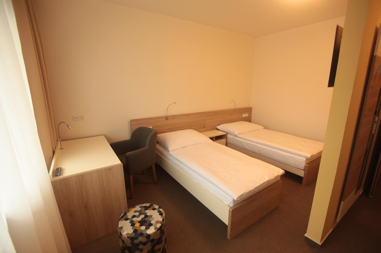 Hotel Devitka Янов Екстериор снимка