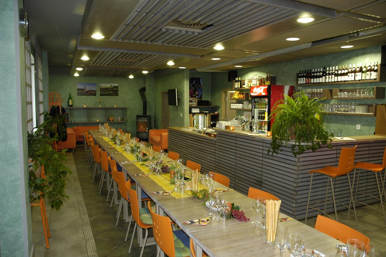 Hotel Devitka Янов Екстериор снимка